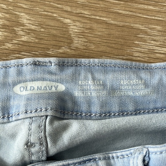 Old Navy Rockstar Super Skinny Light Washed Denim Jeans - Size 4 - Picture 4 of 11